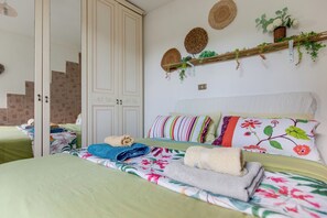 1 slaapkamer, een strijkplank/strijkijzer, wifi, beddengoed