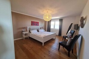 2 Schlafzimmer, Reisekinderbett, kostenloses WLAN