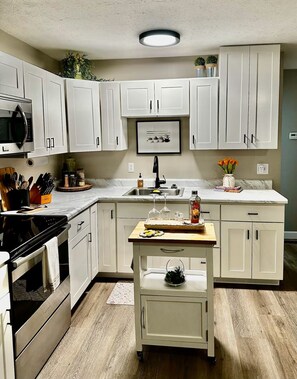 Fridge, microwave, oven, stovetop - Quaint, spacious, & relaxing; come stay with us, you'll enjoy the details. (South Point)