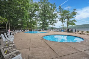 Outdoor pool - Lakeside, Hiking, Close to Jim Thorpe Town and Train, Skiing at Big Boulder! (Lake Harmony)
