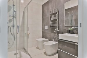 Apartamento Confort, vistas a la ciudad | Baño