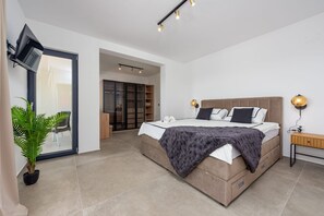 3 slaapkamers, een strijkplank/strijkijzer, gratis wifi, beddengoed