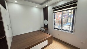 Superior-Apartment, Stadtblick | Minibar, kostenloses WLAN, Bettwäsche