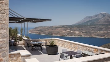 Apartamento luxo, vista para o mar | Sacada