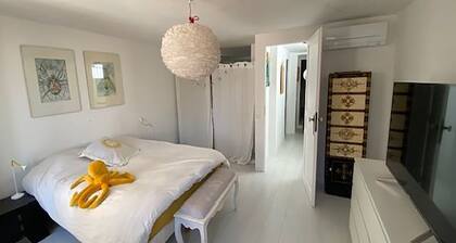 Casa alexandar : Maison d'artiste en ville à Vence, dans l'arrière pays niçois