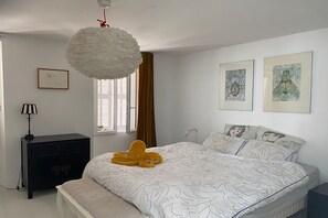 3 slaapkamers, een bureau, een strijkplank/strijkijzer, gratis wifi