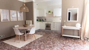 Microonde, forno, piano cottura, bollitore elettrico