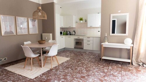 CASAROSA: aria condizionata, wifi, garage gratuito, animali ammessi