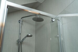 Casa | Baño | Amenidades de baño gratuitas, jabón, shampoo, papel de baño 
