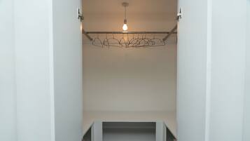 Nhà | Bàn ủi/dụng cụ ủi quần áo, truy cập Internet không dây miễn phí