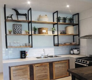 Classic Apartment, Balcony, Garden View | Private kitchen | Fridge, microwave, oven, stovetop - Las Naveiras (Tamarindo)