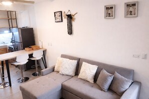 Classic-Apartment, Balkon, Gartenblick | Wohnbereich