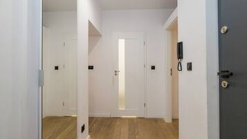 2 bedrooms, iron/ironing board, free WiFi