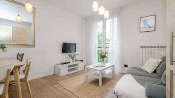 2 bedrooms, iron/ironing board, free WiFi