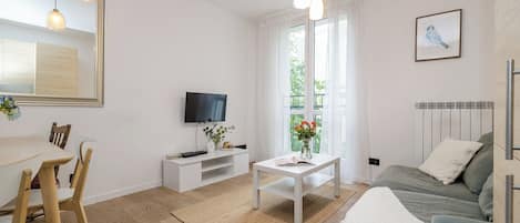 2 bedrooms, iron/ironing board, free WiFi