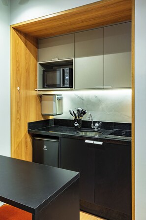 Fridge, microwave, stovetop, coffee/tea maker