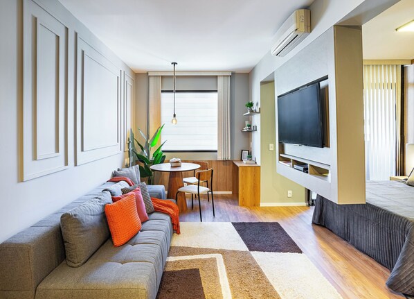 Smart TV, books