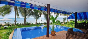 Beachfront Oasis With Private Pool and Jacuzzi on Samui's Bang Por Beach