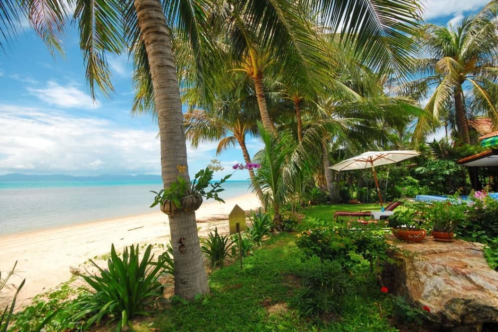 Beachfront Oasis With Private Pool and Jacuzzi on Samui's Bang Por Beach