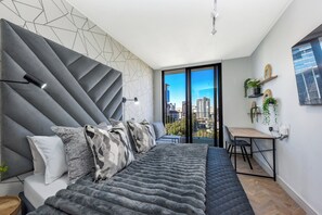 1 bedroom, in-room safe, iron/ironing board, WiFi - Citylight Sonata • A Serene Retreat in Rosebank (Johannesburg)