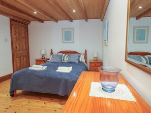 4 bedrooms, individually decorated, individually furnished, free WiFi