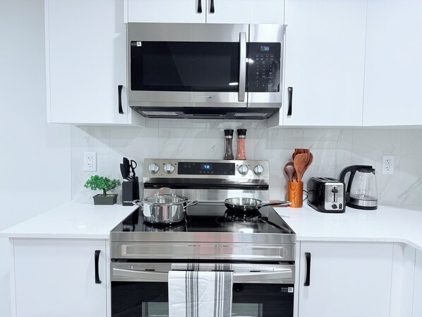 Micro-ondes, four, plaque de cuisson, lave-vaisselle