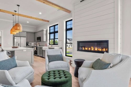 New Luxury Condo: Egg Harbor-Indoor Pool, Gym