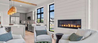 New Luxury Condo: Egg Harbor-Indoor Pool, Gym