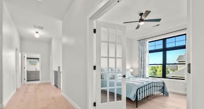 New Luxury Condo: Egg Harbor-Indoor Pool, Gym