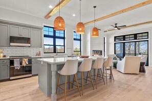 Mikrowelle, Ofen, Herdplatte, Geschirrspüler