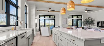 New Luxury Condo: Egg Harbor-Indoor Pool, Gym