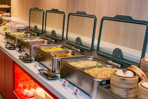 A buffet with various food items and containers, including trays and bowls. - Ibis Chengdu Gaoxin Tianfu Software Park Hotel (Chengdu)