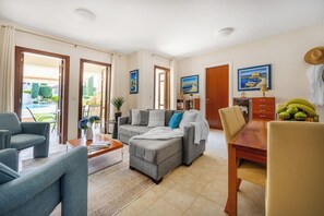 Appartamento, 2 camere da letto, terrazzo, vista piscina | Soggiorno