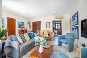 Apartment, 2 Schlafzimmer, Terrasse, Poolblick | Wohnbereich