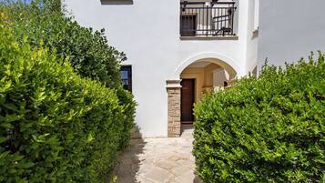 Apartment, 2 Bedrooms, Terrace, Pool View | Exterior detail