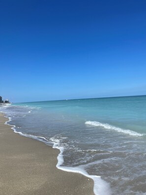 Beach nearby, sun loungers, beach towels