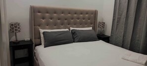 4 bedrooms, iron/ironing board, WiFi, bed sheets