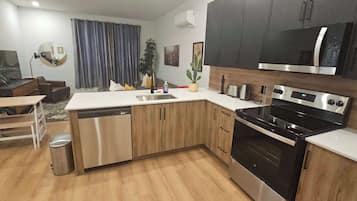 Coffee/tea maker, fridge, microwave, oven
