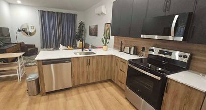 Downtown Gem, Perfect for Families & Groups, AC