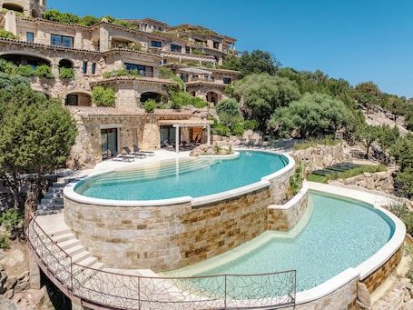 Front of property. La Tiara di Cervo