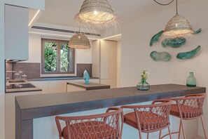Luxury Suite, 3 Bedrooms, with Garden | Cocina privada