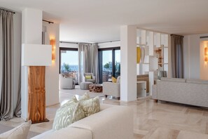 Deluxe Apartment, 3 Bedrooms, Terrace, Sea View | Living area