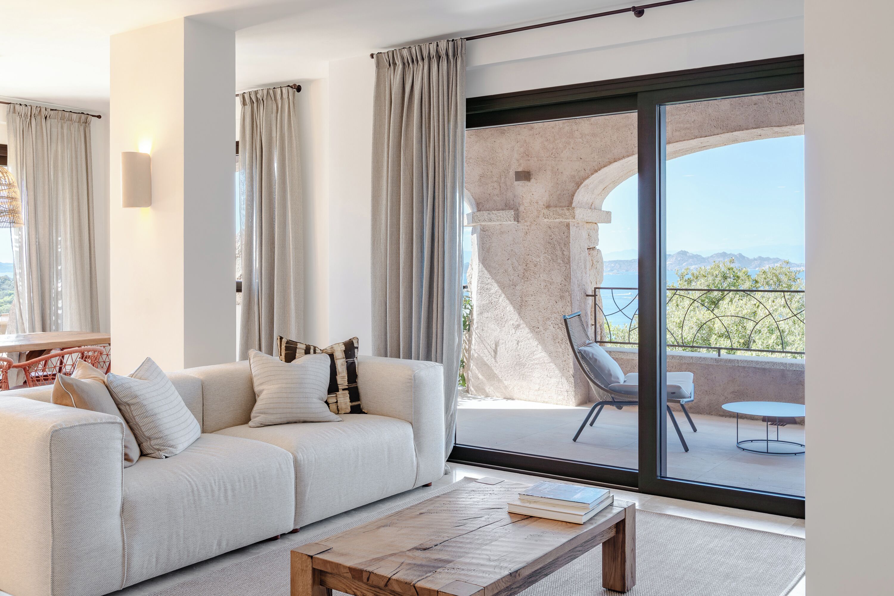 Deluxe Apartment, 2 Bedrooms, Patio, Sea View | Living area