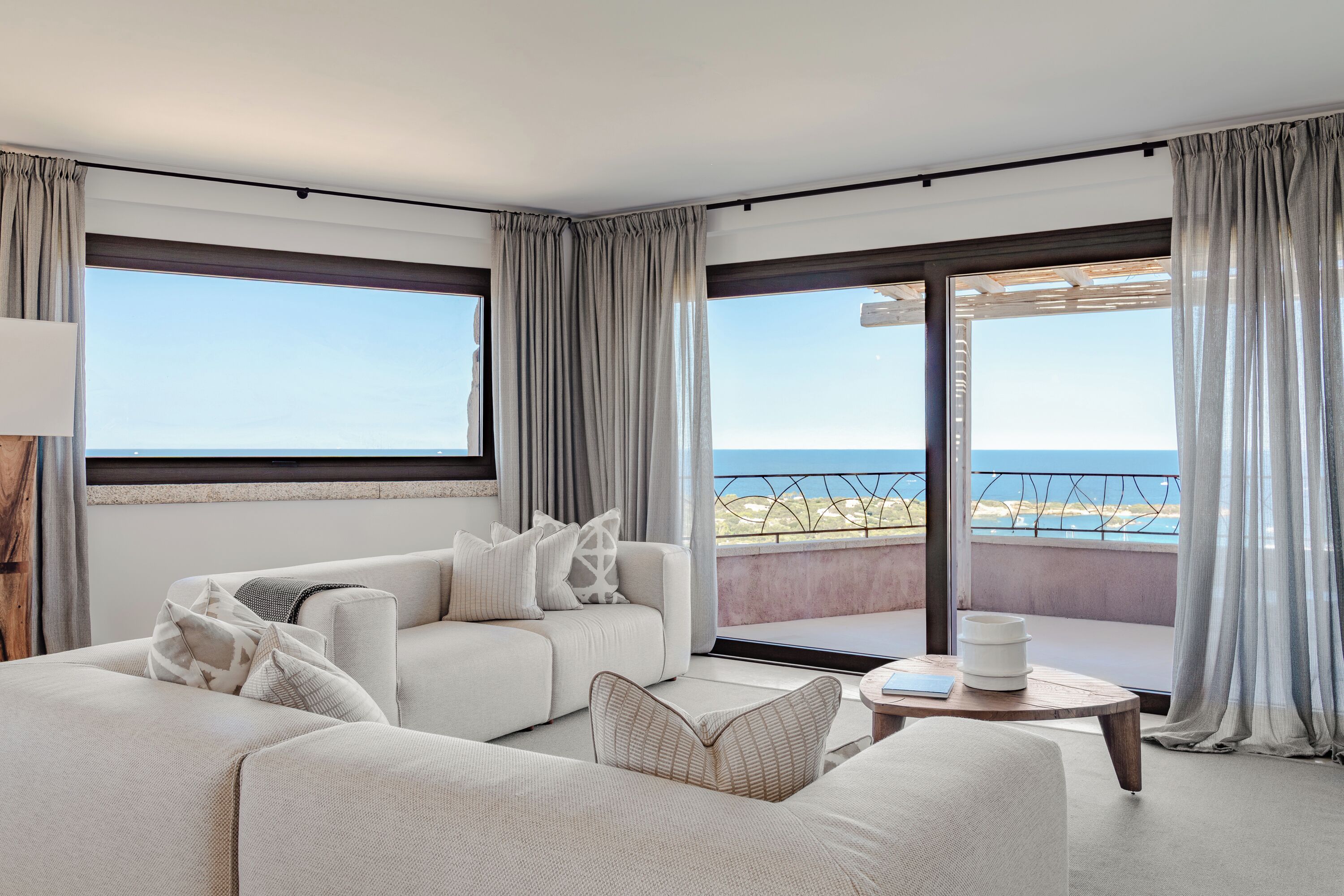 Deluxe Apartment, 3 Bedrooms, Terrace, Sea View | Living area