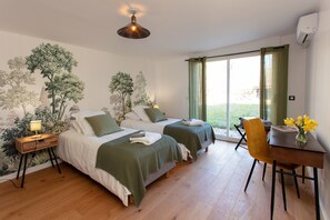 5 bedrooms, iron/ironing board, free WiFi, bed sheets