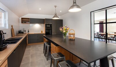 La Porte d'Arcy - grand jardin et piscine privée