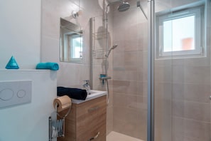 Hair dryer, towels - Ti Job - 1.5km de la Plage (Plomodiern)