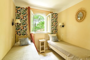 3 bedrooms, bed sheets