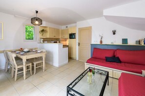 TV - Village Le Rouret - maison avec piscines partagées (Grospierres)