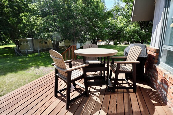 Outdoor dining - Home on the Missouri River (Cascade)